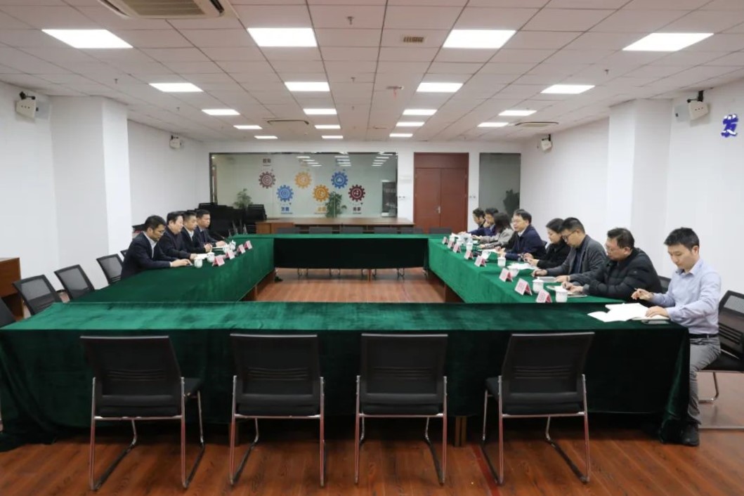 南京經開區領導蒞臨長爐集團參觀調研
